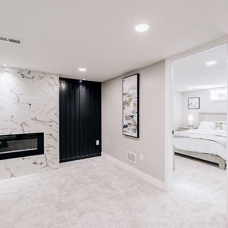 Beautiful Luxury Home Freshly Renovated With Big Yard, Seating & Grill Pad コテージグローブ  エクステリア 写真