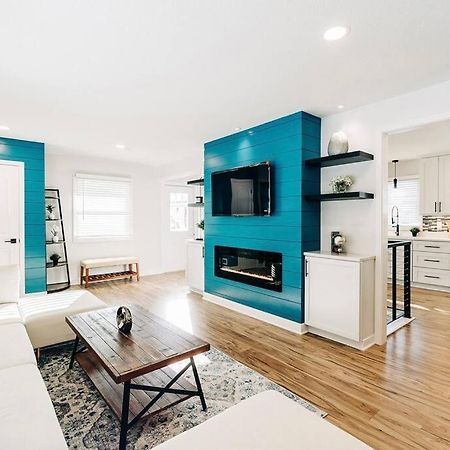 Beautiful Luxury Home Freshly Renovated With Big Yard, Seating & Grill Pad コテージグローブ  エクステリア 写真